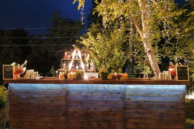 The Vintage bar Vintage Bar